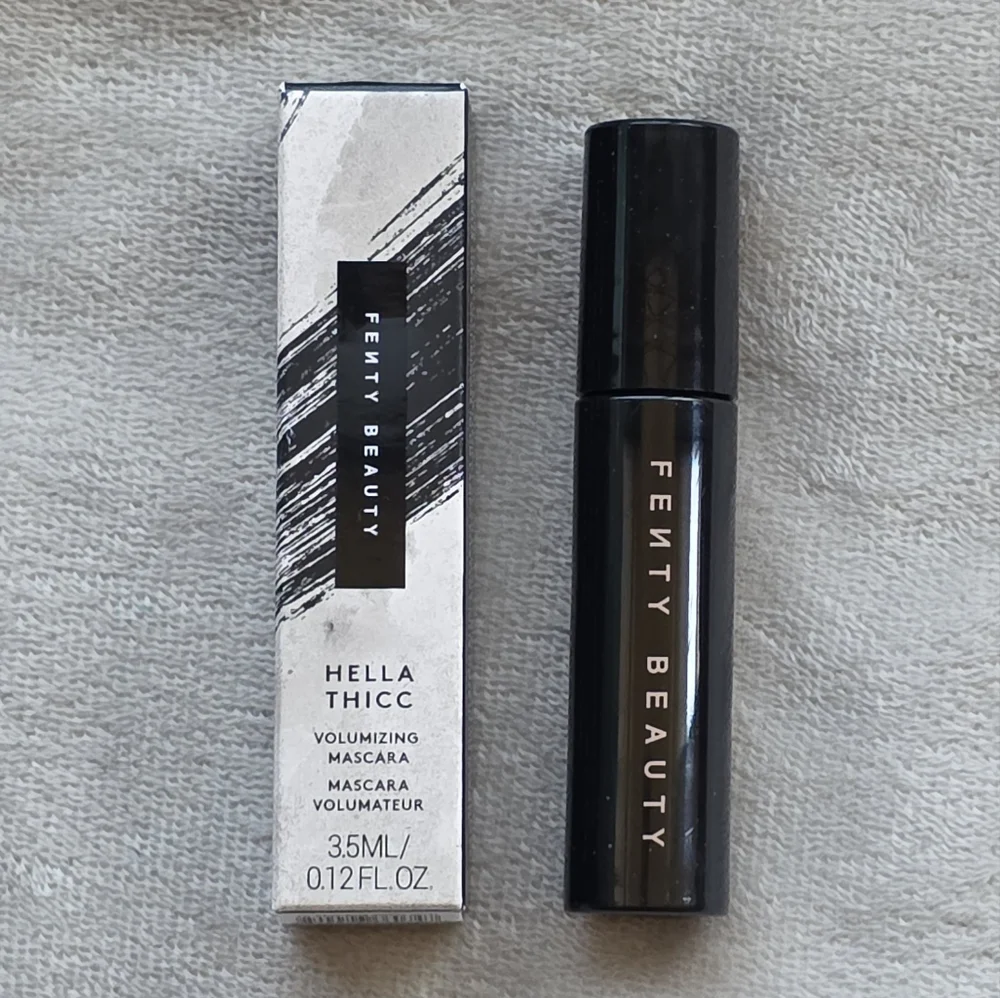 🤩FENTY BEAUTY Hella Thicc Volumizing Mascara In Cuz I'm Black